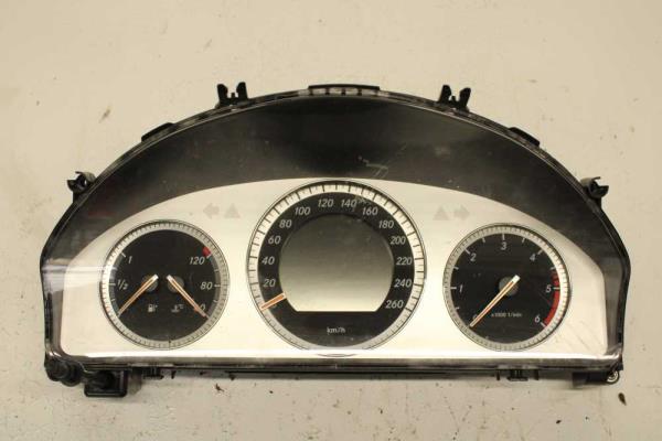 COMPTEUR MERCEDES CLASSE C W204 - Vue 1